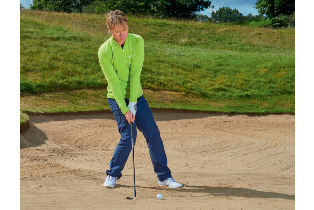 Head position bunker shot