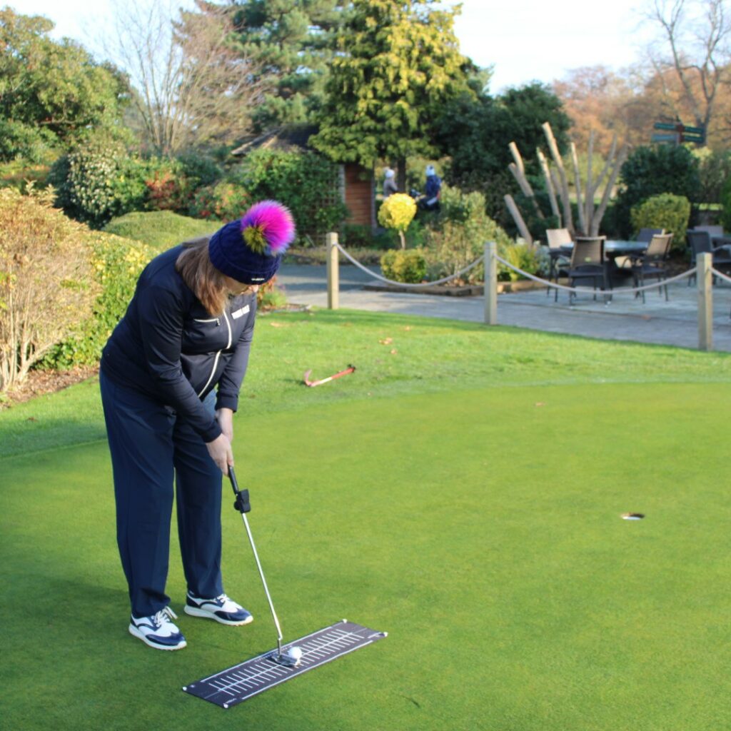 Jane makes a few 3m putts with training mat